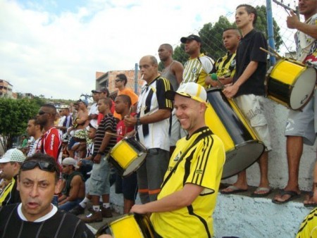 DANTE COMANDANDO A BATERIA